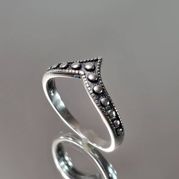 Beaded Chevron Sterling Silver Women Ring, Bali V Shape Ring, Minimalist Bohemia - Picture 4 of 10